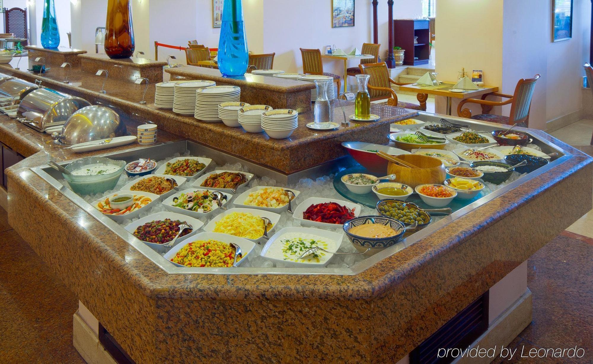 Holiday Inn Al Salam Джеда Ресторант снимка