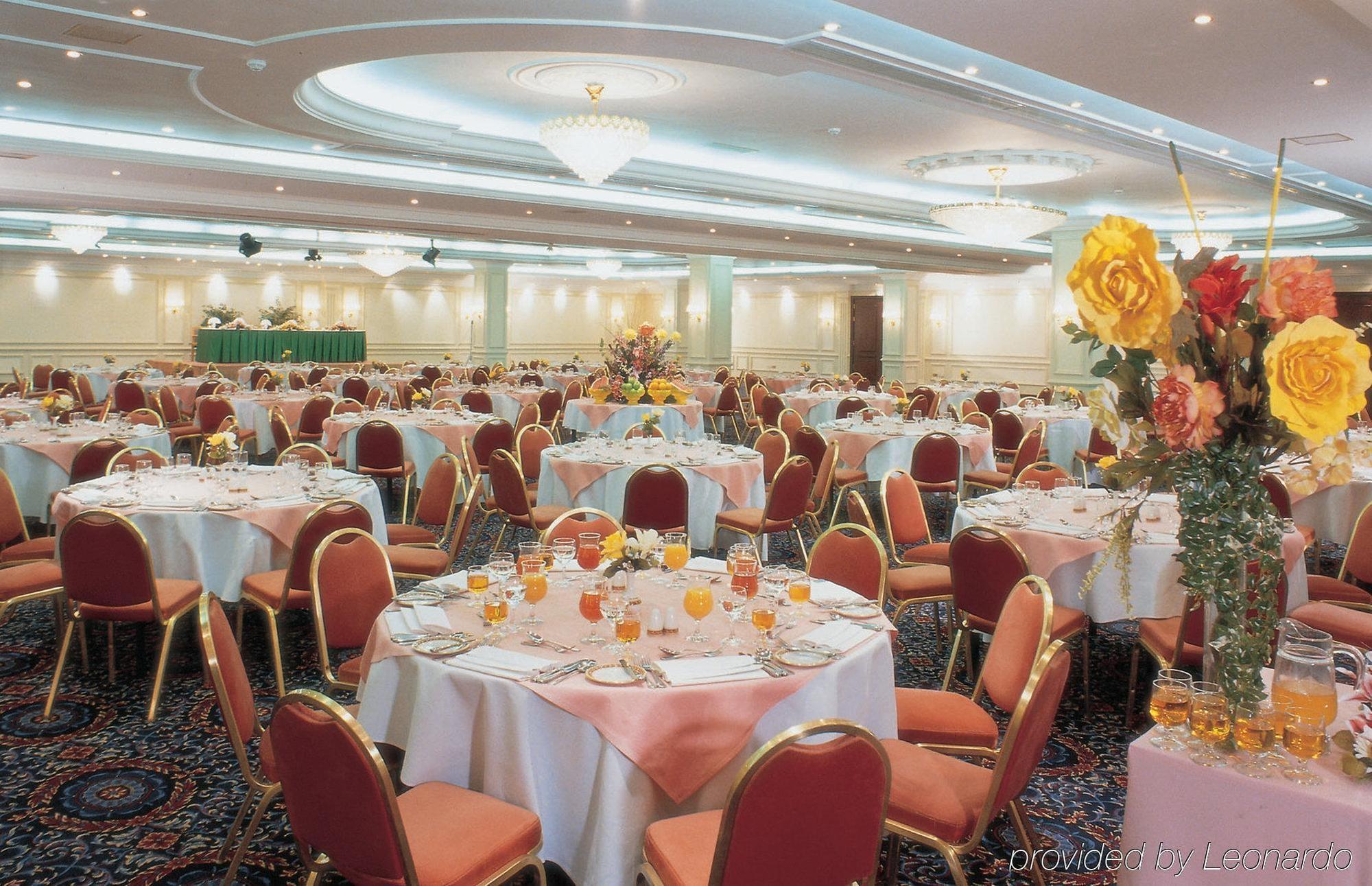 Holiday Inn Al Salam Джеда Ресторант снимка