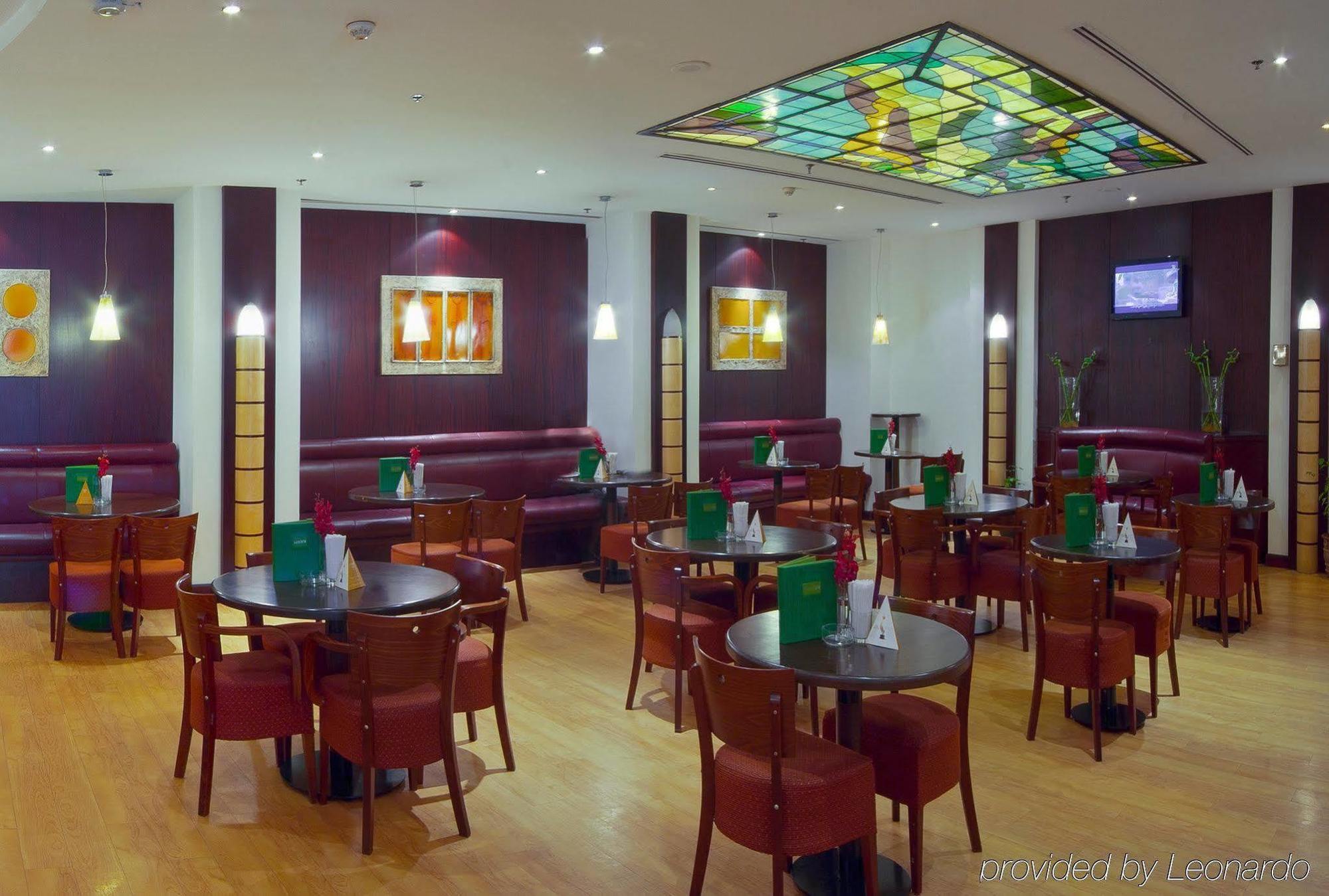 Holiday Inn Al Salam Джеда Ресторант снимка